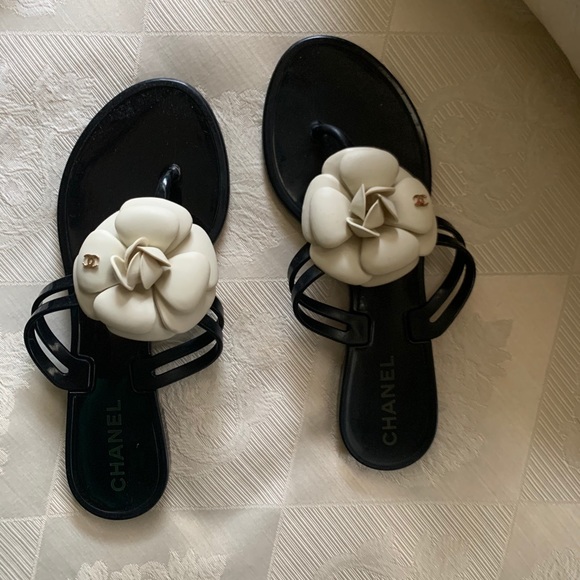 chanel sandals cc logo